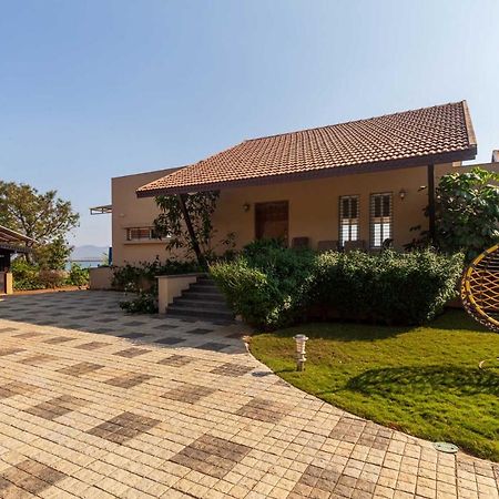 Luna Villa By Stayvista - Lakeside Charm With Terrace, Lush Lawn & Modern Decor Nashik Ngoại thất bức ảnh