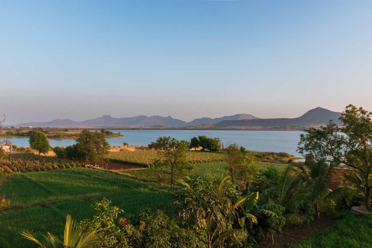 Luna Villa By Stayvista - Lakeside Charm With Terrace, Lush Lawn & Modern Decor Nashik Ngoại thất bức ảnh