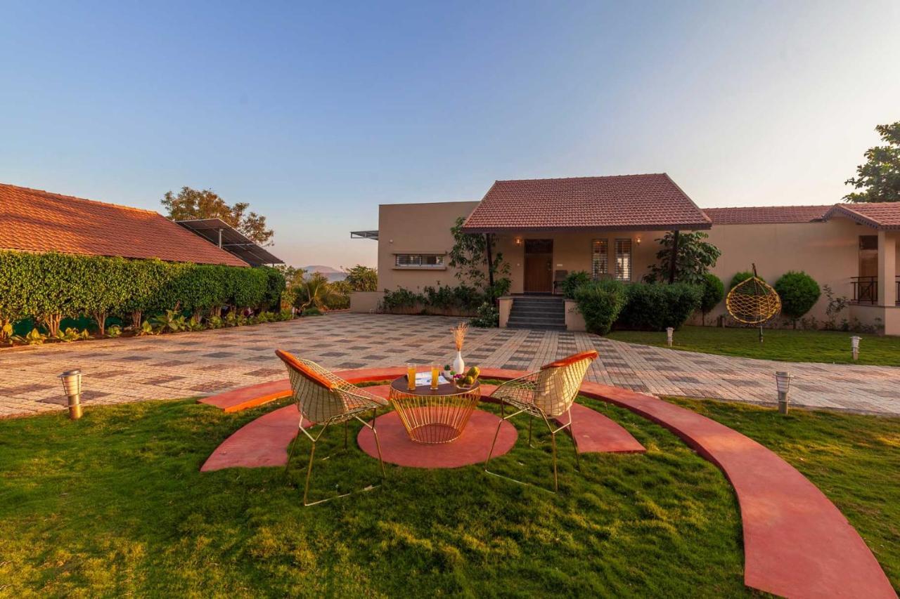 Luna Villa By Stayvista - Lakeside Charm With Terrace, Lush Lawn & Modern Decor Nashik Ngoại thất bức ảnh