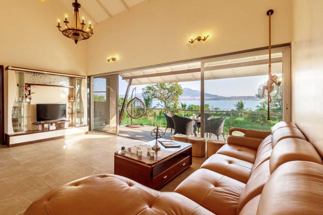 Luna Villa By Stayvista - Lakeside Charm With Terrace, Lush Lawn & Modern Decor Nashik Ngoại thất bức ảnh