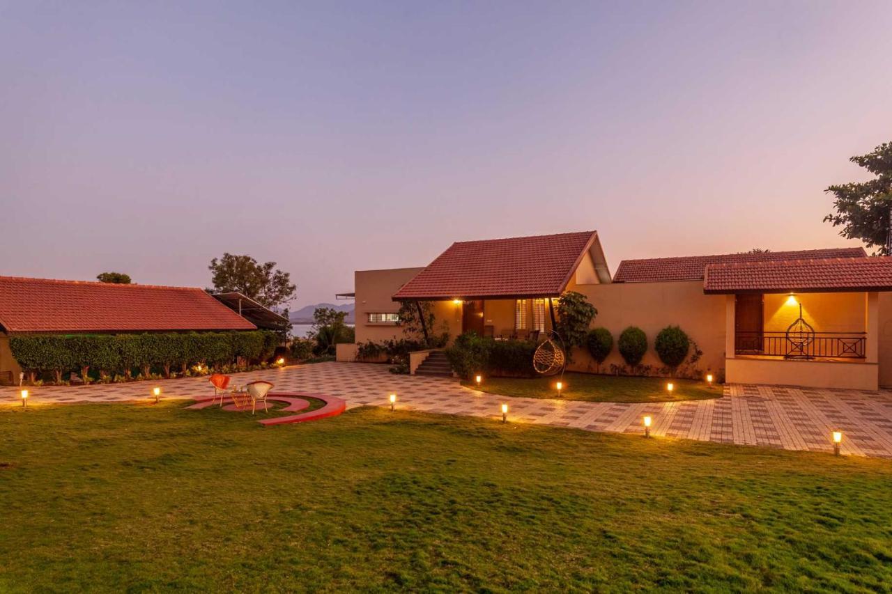 Luna Villa By Stayvista - Lakeside Charm With Terrace, Lush Lawn & Modern Decor Nashik Ngoại thất bức ảnh