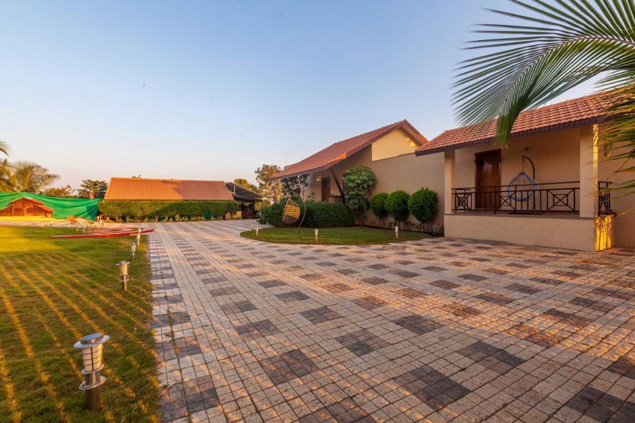 Luna Villa By Stayvista - Lakeside Charm With Terrace, Lush Lawn & Modern Decor Nashik Ngoại thất bức ảnh