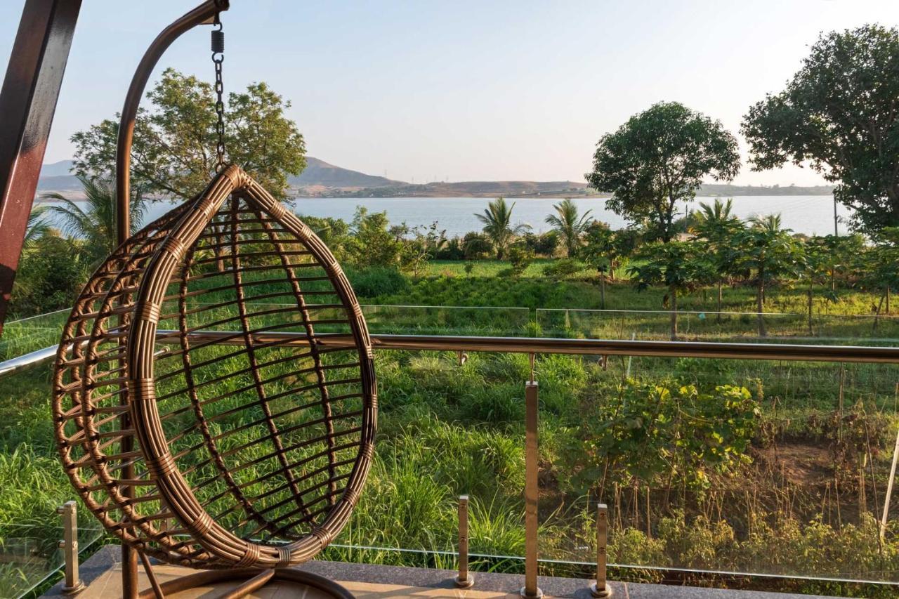 Luna Villa By Stayvista - Lakeside Charm With Terrace, Lush Lawn & Modern Decor Nashik Ngoại thất bức ảnh
