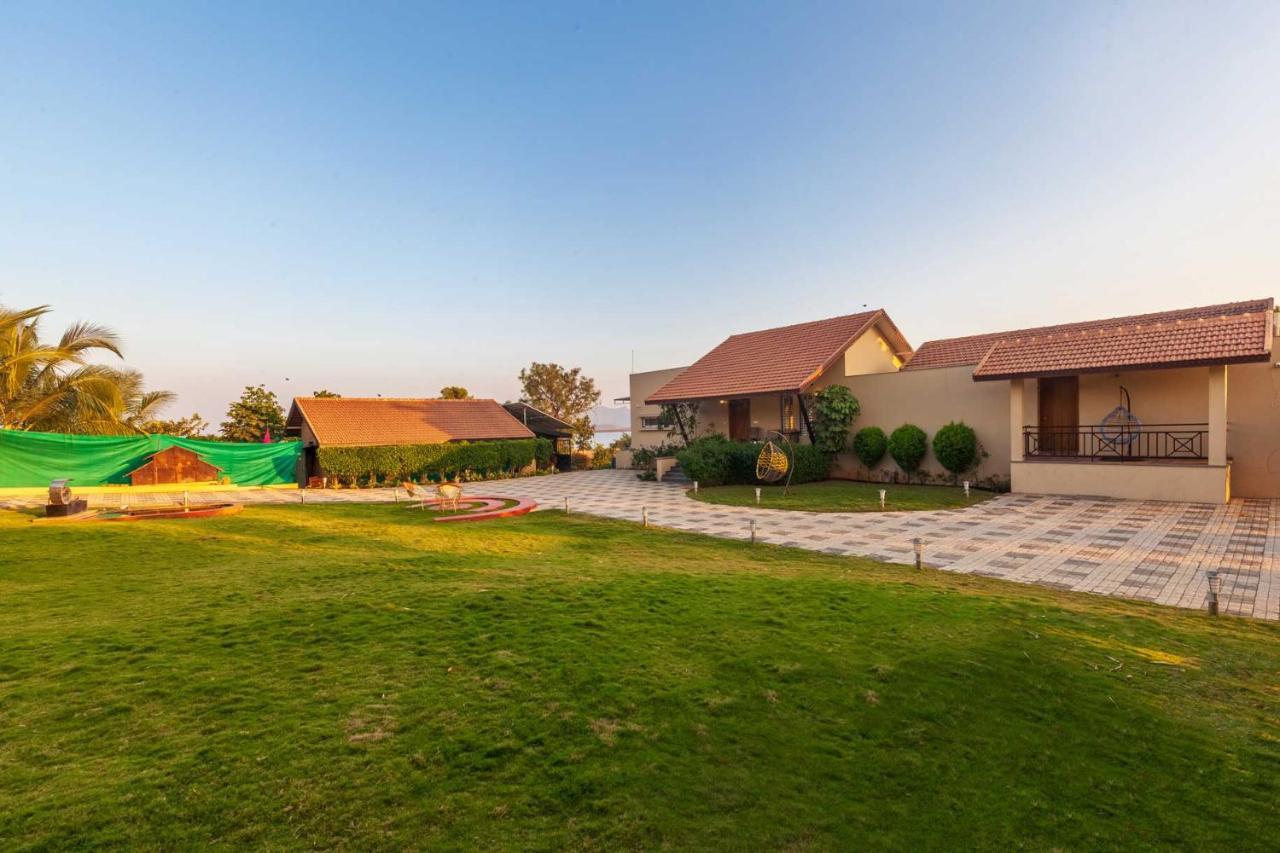 Luna Villa By Stayvista - Lakeside Charm With Terrace, Lush Lawn & Modern Decor Nashik Ngoại thất bức ảnh