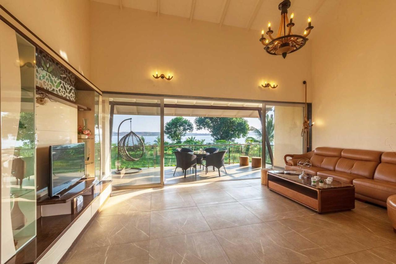 Luna Villa By Stayvista - Lakeside Charm With Terrace, Lush Lawn & Modern Decor Nashik Ngoại thất bức ảnh