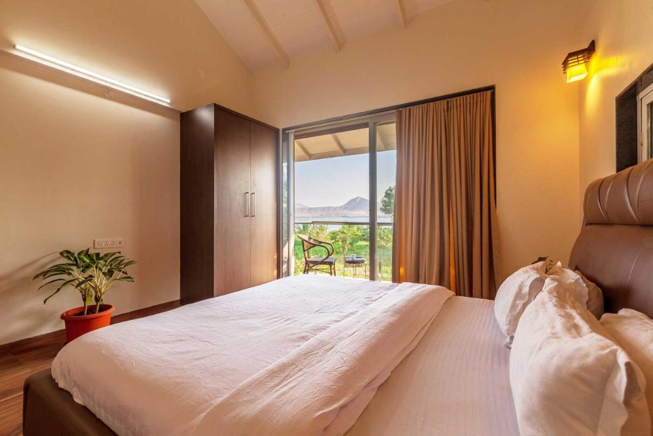 Luna Villa By Stayvista - Lakeside Charm With Terrace, Lush Lawn & Modern Decor Nashik Ngoại thất bức ảnh